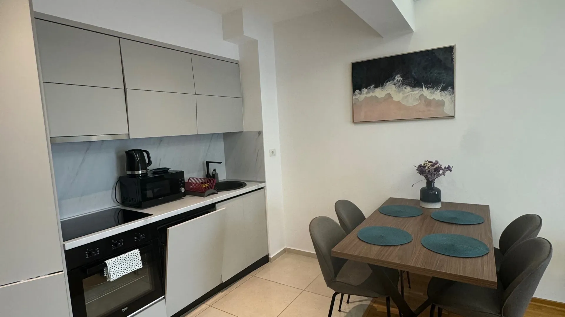 Rent, one bedroom apartment, 49m², Bečići, Budva