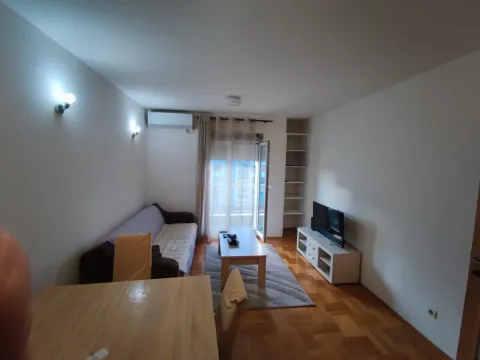 Rent, one bedroom apartment, 40m², Stari Aerodrom, Podgorica - image 1