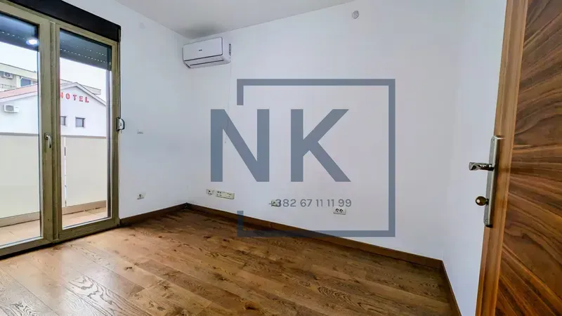 Izdavanje, poslovni prostor, 56m², City Kvart, Podgorica