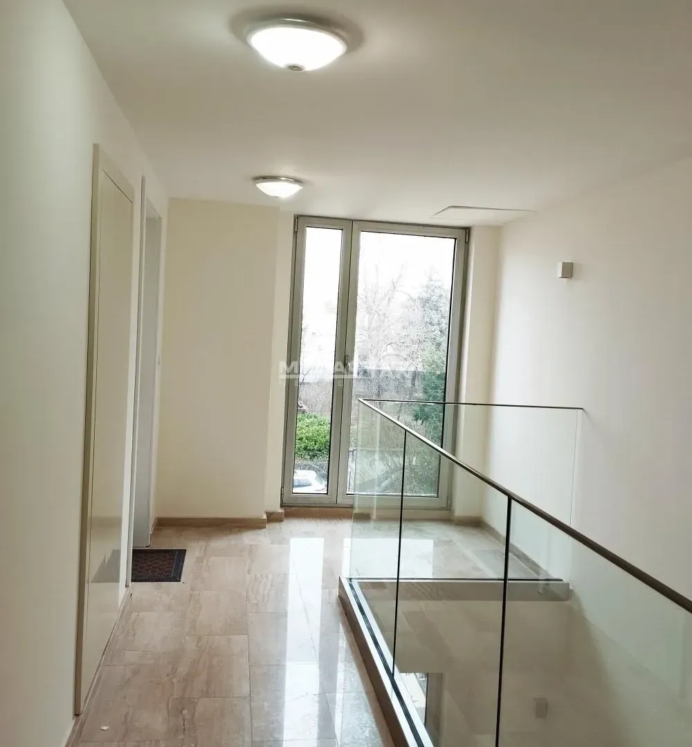 Izdavanje, četvorosoban stan, 173m², Savski Venac, Beograd