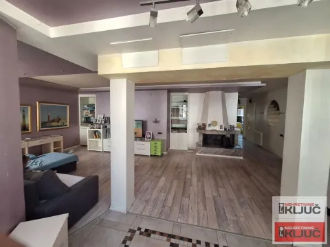 Prodaja, stan, 174m², Bulevar Oslobodjenja, Novi Sad Sve Podlokacije - image 1