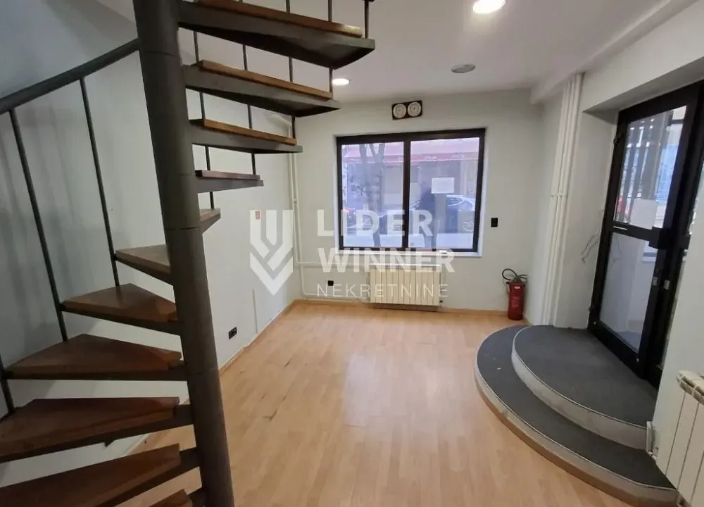 Izdavanje, poslovni prostor, 57m², Palilula Sve Podlokacije, Beograd