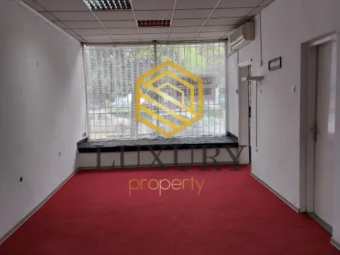 Izdavanje, poslovni prostor, 48m², Centar, Podgorica - image 1