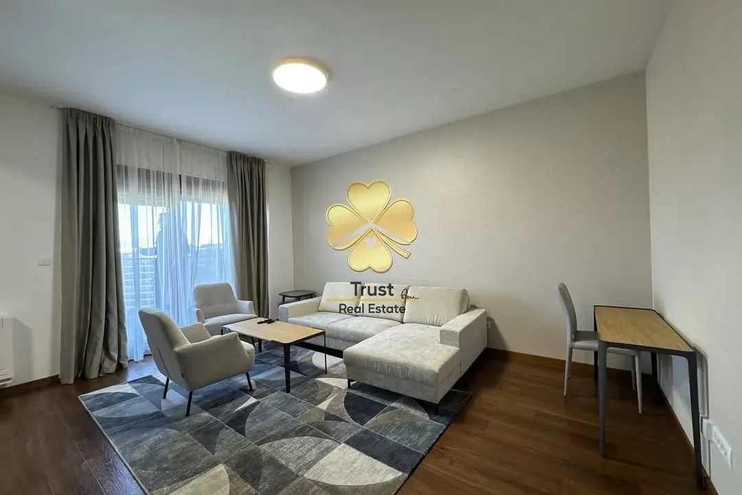 Izdavanje, četvorosoban stan, 130m², Master Kvart, Podgorica