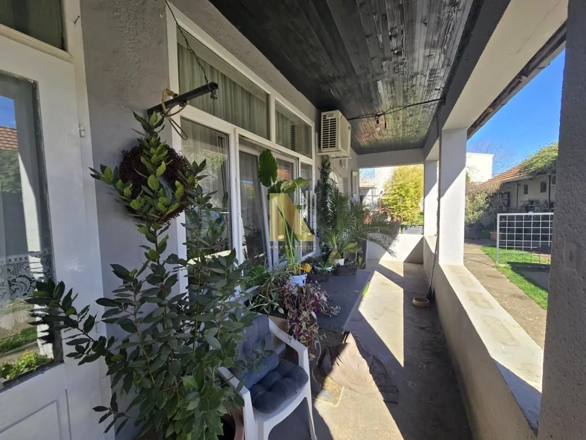 Prodaja, kuća, 203m², Salajka, Novi Sad Sve Podlokacije