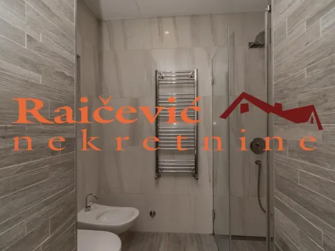 Izdavanje, trosoban stan, 150m², Stari Grad, Beograd - image 19