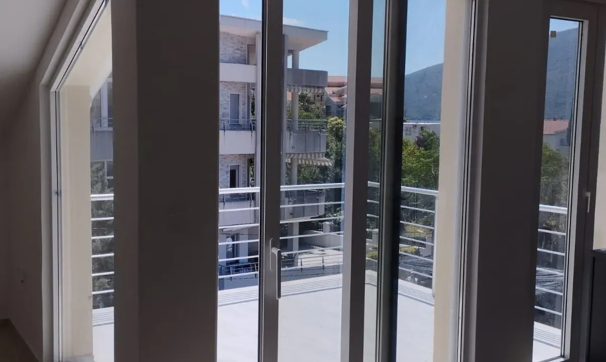 Sale, two bedroom apartment, 74m², Baošići, Herceg Novi
