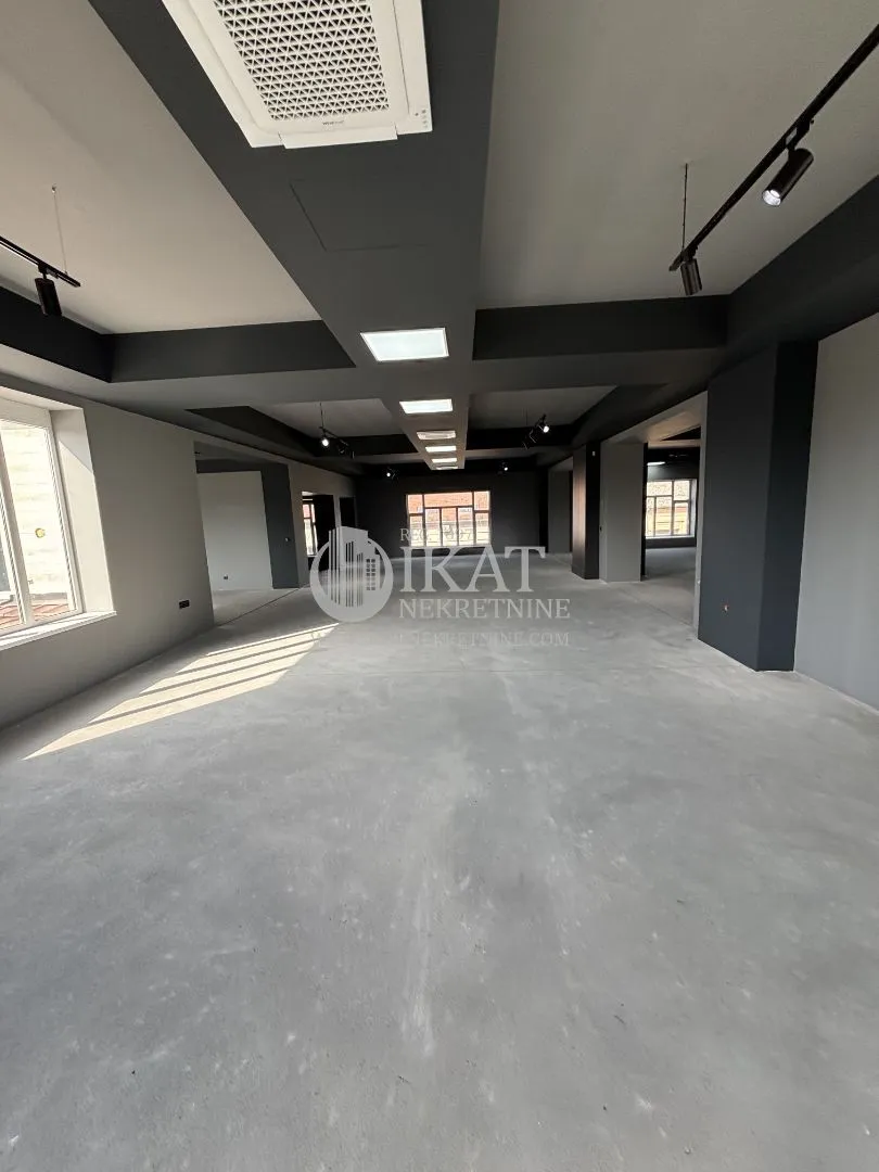 Izdavanje, poslovni prostor, 830m², Pančevo, Srbija