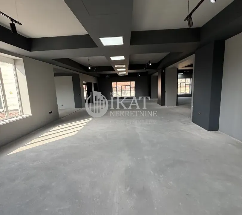 Izdavanje, poslovni prostor, 830m², Pančevo, Srbija