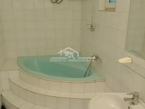 Izdavanje, kuća, 180m², Čukarica, Beograd - image 11