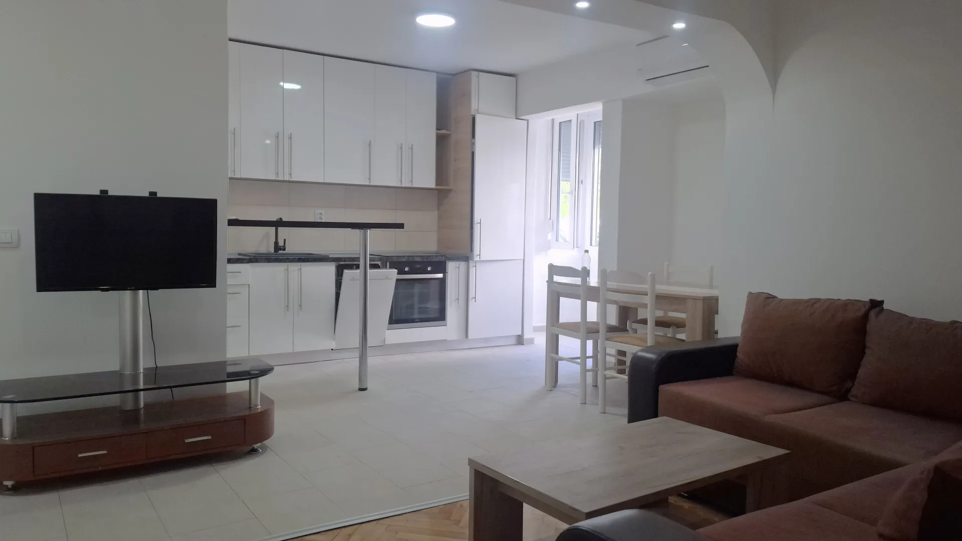 Prodaja, dvosoban stan, 60m², Centar, Bar