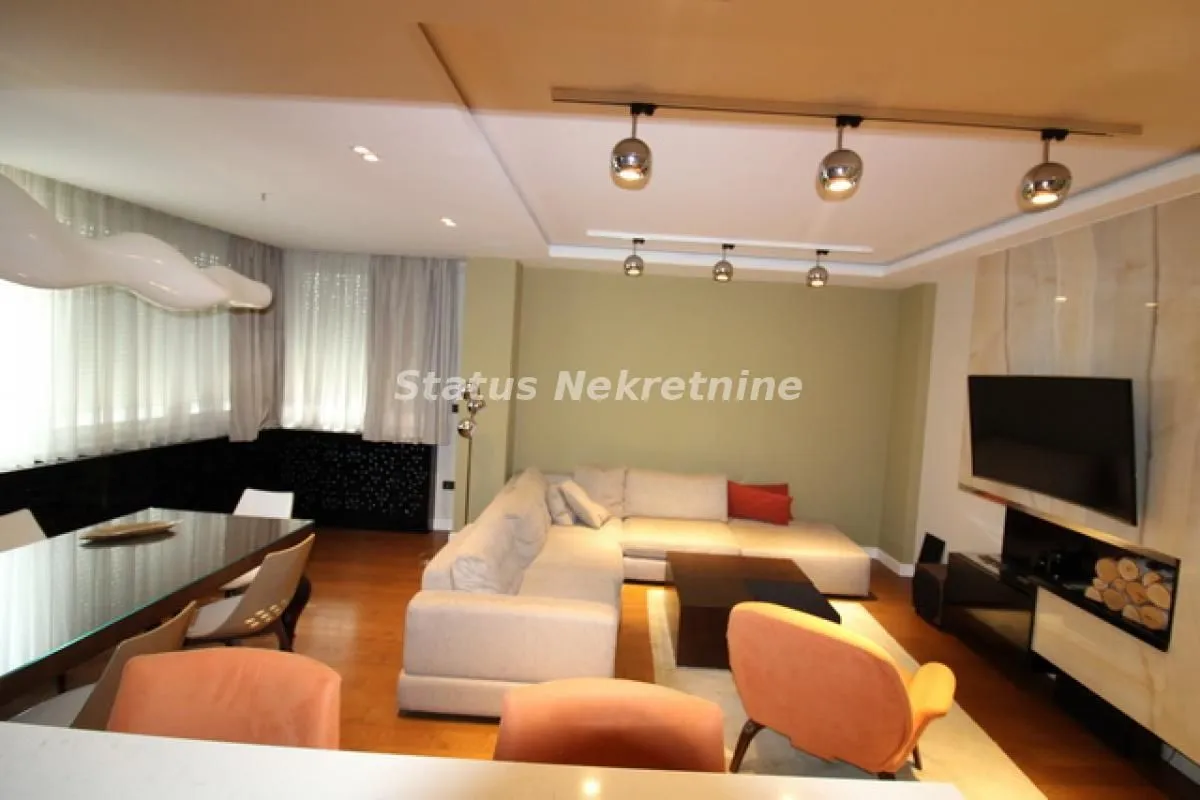 Prodaja, četvorosoban stan, 113m², Centar, Novi Sad