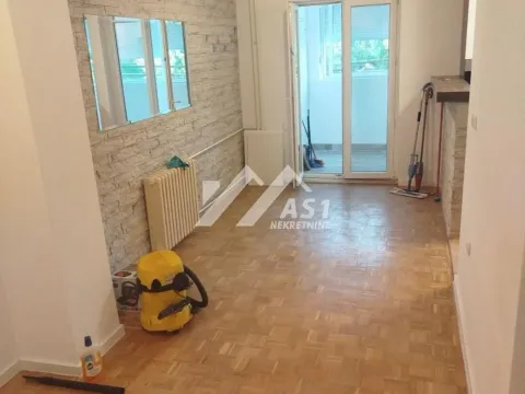 Daily-rent, three bedroom apartment, 92m², Banatić, Novi Sad Sve Podlokacije - image 10