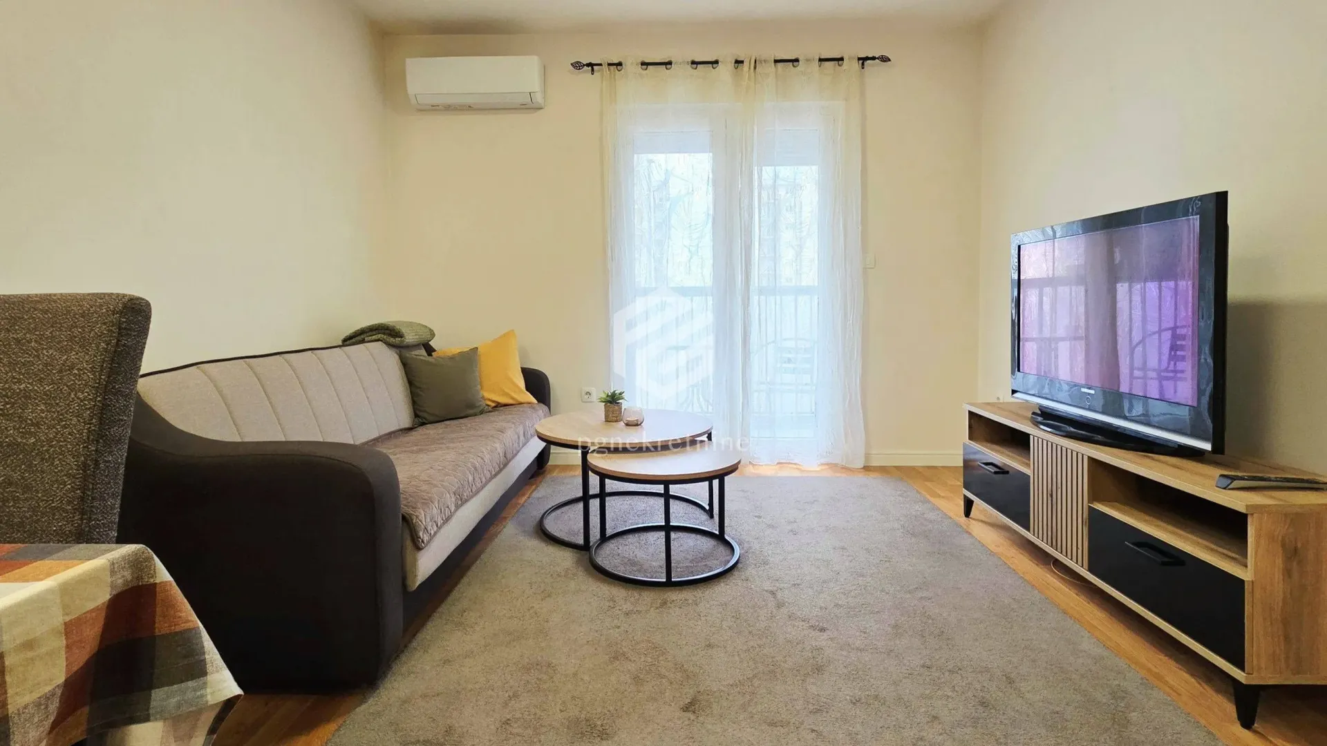 Rent, one bedroom apartment, 42m², Pobrežje, Podgorica