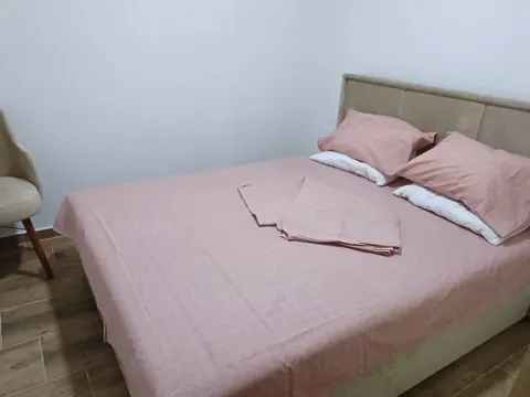 Izdavanje, kuća, 80m², Lješevići, Kotor - image 2