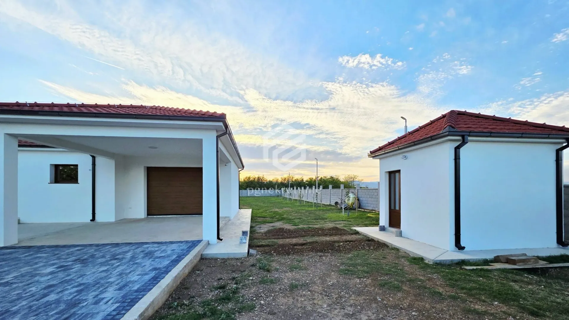 Izdavanje, kuća, 190m², Golubac, Srbija