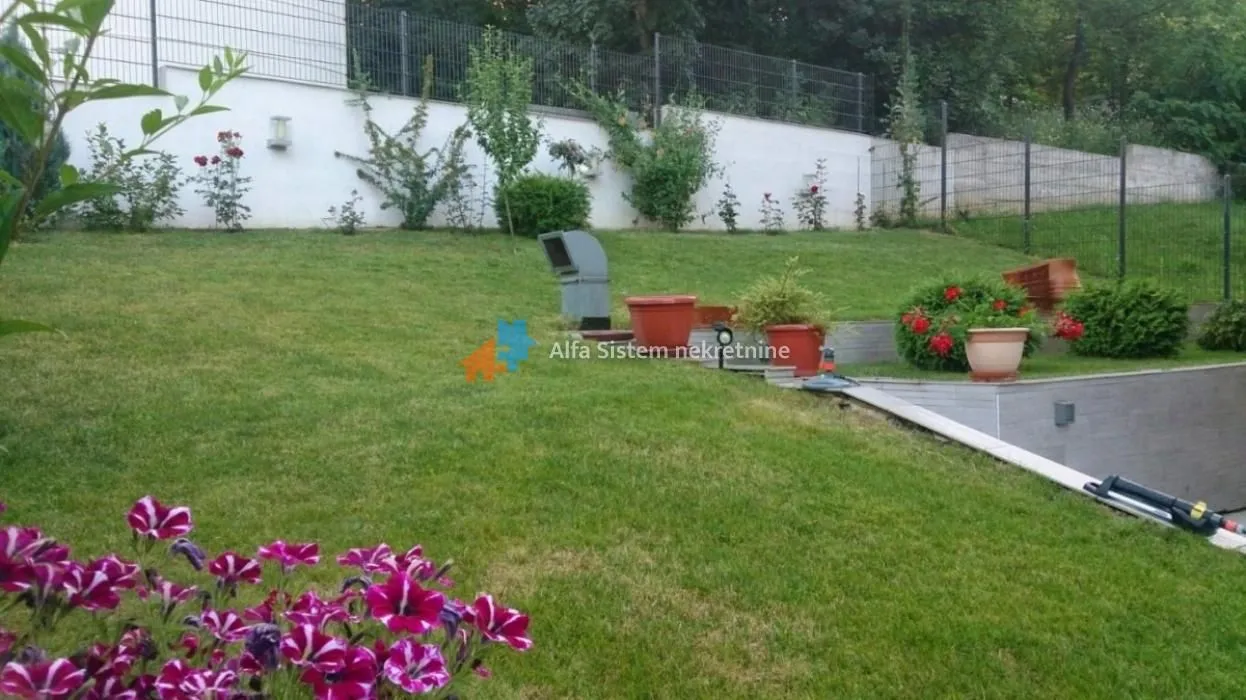 Izdavanje, trosoban stan, 95m², Savski Venac, Beograd
