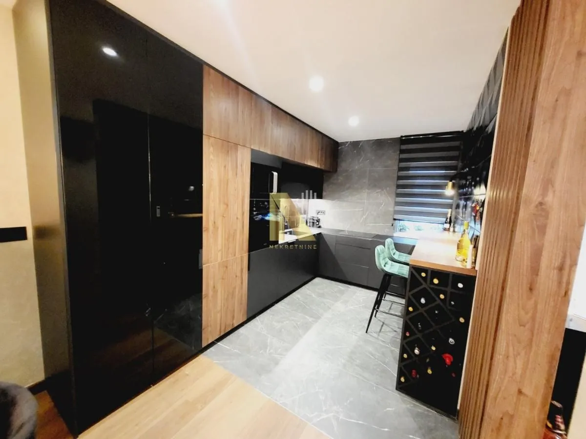 Prodaja, četvorosoban stan, 122m², Grbavica, Novi Sad Sve Podlokacije