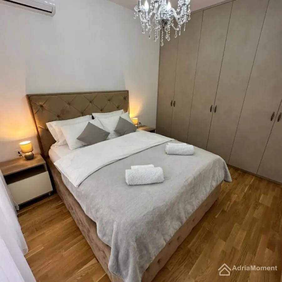 Prodaja, dvosoban stan, 71m², Centar, Tivat