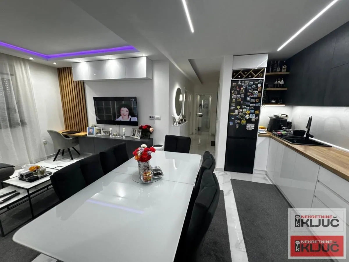 Prodaja, dvosoban stan, 57m², Lipov gaj, Novi Sad Sve Podlokacije