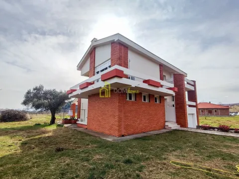 Izdavanje, kuća, 458m², Rogami, Podgorica - image 7