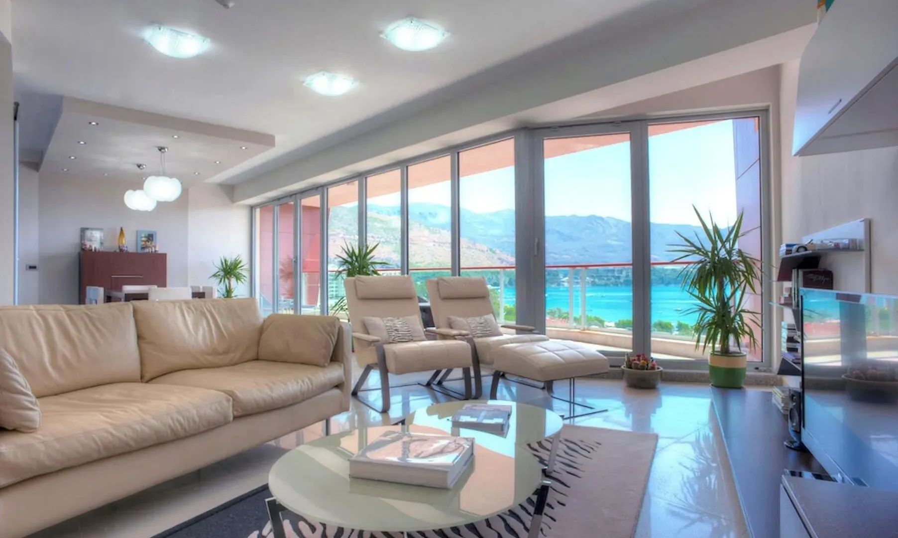 Prodaja, trosoban stan, 195m², Budva, Crna Gora