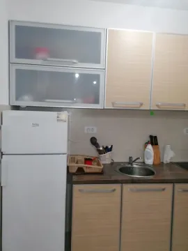 Kuhinjski elementi sa frižiderom i sudoperom. - image 4