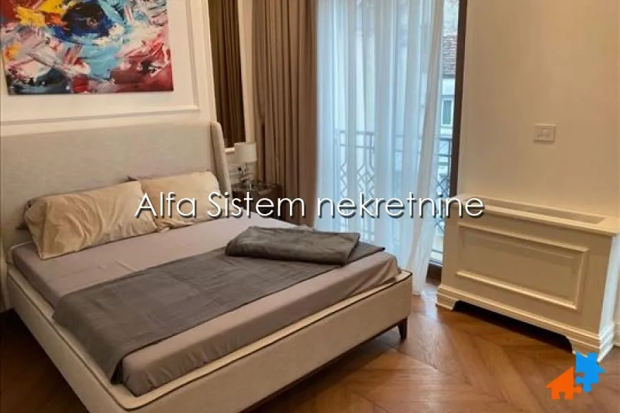 Izdavanje, četvorosoban stan, 140m², Čubura, Beograd