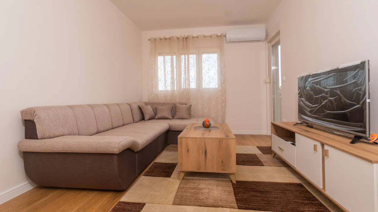 Izdavanje, jednosoban stan, 48m², Central Point, Podgorica