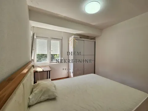 Izdavanje, trosoban stan, 110m², Centar, Bar - image 5