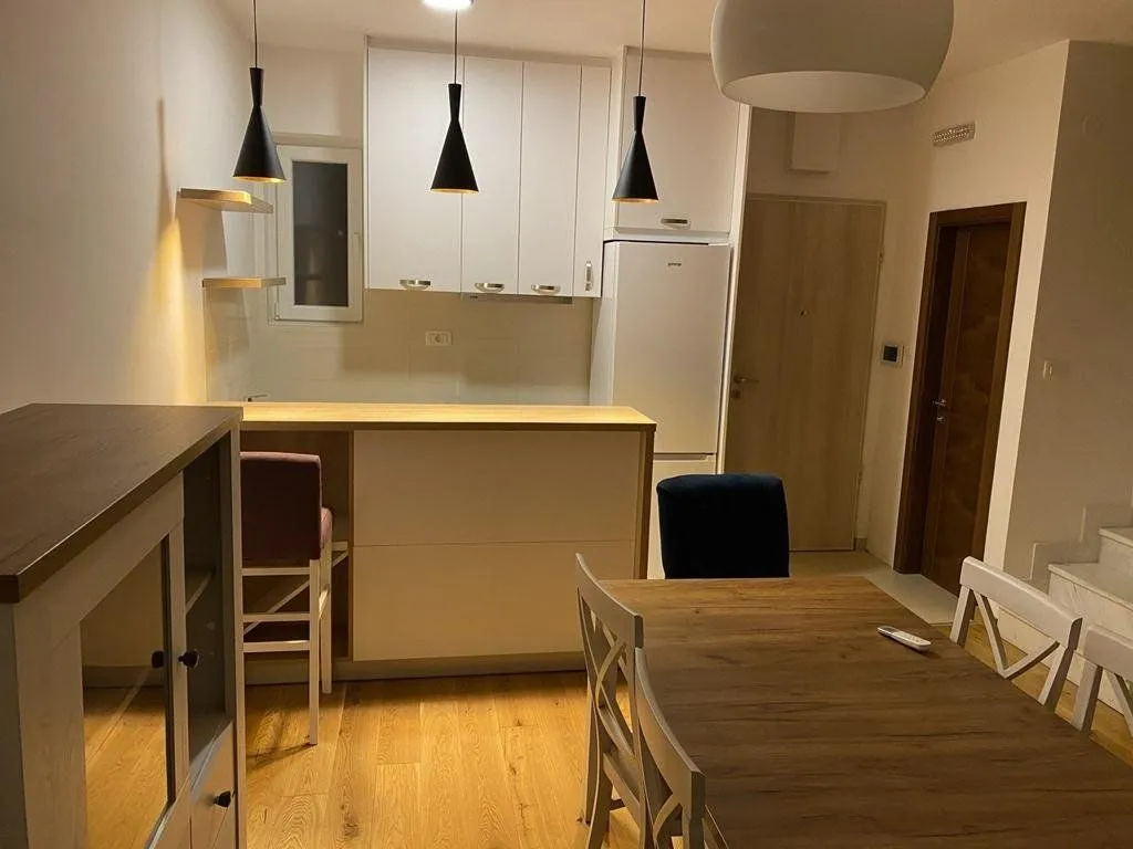 Izdavanje, dvosoban stan, 75m², Ljubović, Podgorica