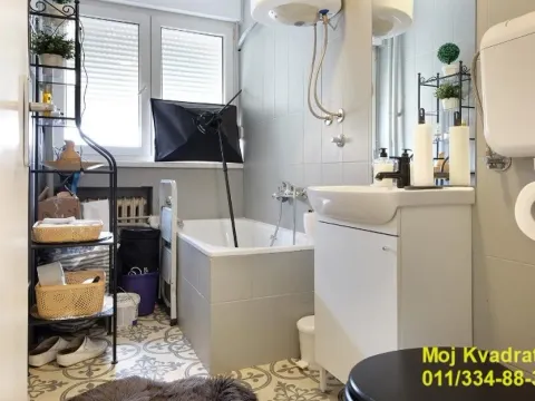 Sale, two bedroom apartment, 53m², Kalenić Pijaca, Vračar Sve Podlokacije - image 9