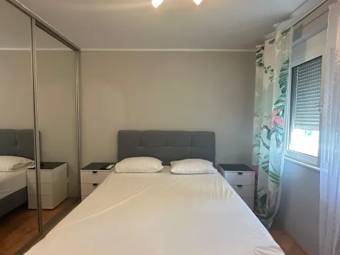 Izdavanje, dvosoban stan, 85m², Centar, Tivat - image 13