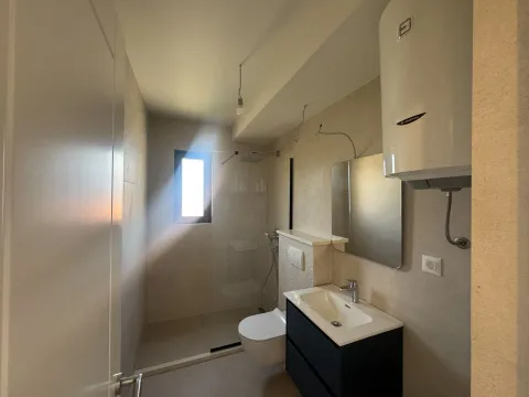 Prodaja, trosoban stan, 100m², Obala Đuraševića, Tivat - image 11