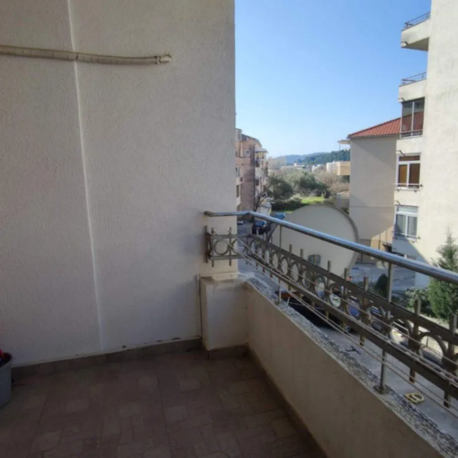 Izdavanje, jednosoban stan, 44m², Bečići, Budva