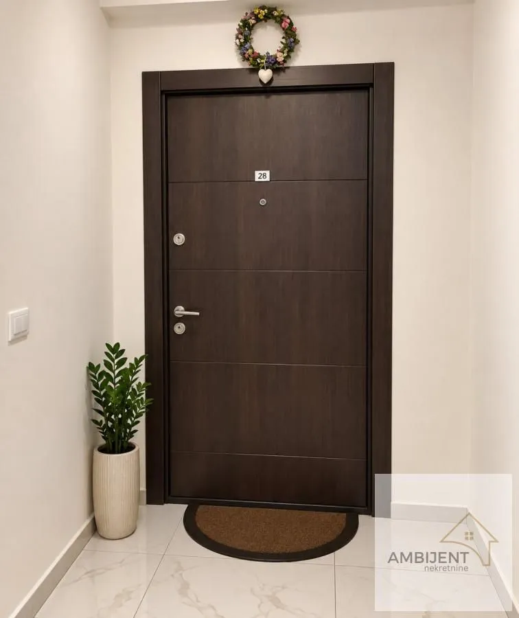 Prodaja, trosoban stan, 75m², Centar, Inđija