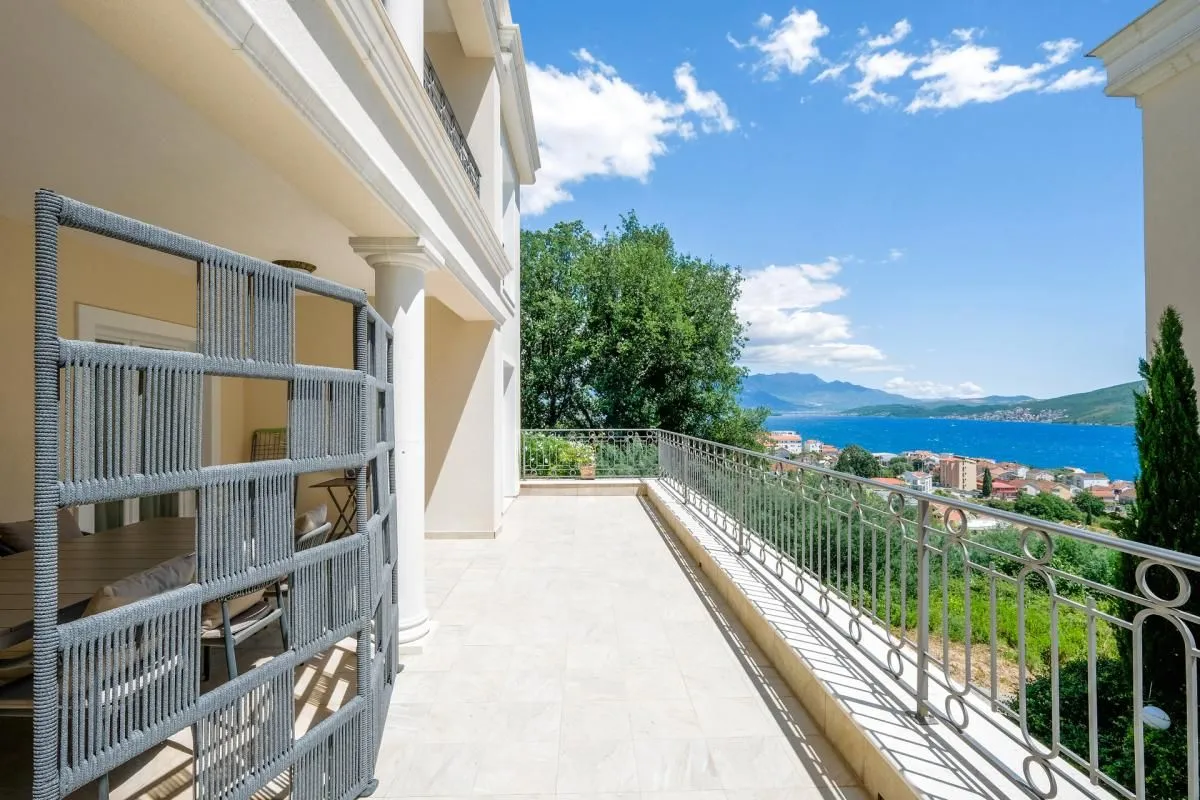 Prodaja, trosoban stan, 166m², Đenovići, Herceg Novi