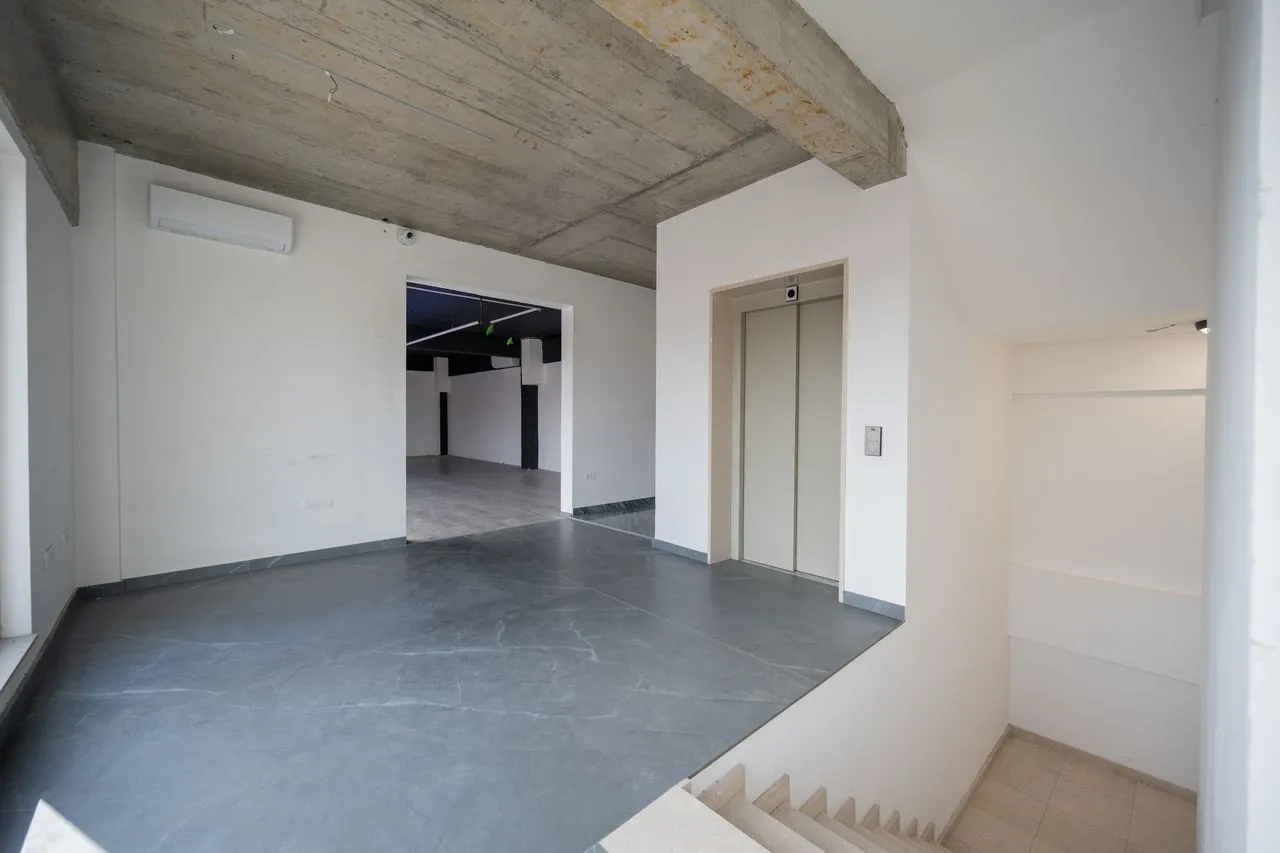 Rent, office space, 371m², Stari Aerodrom, Podgorica