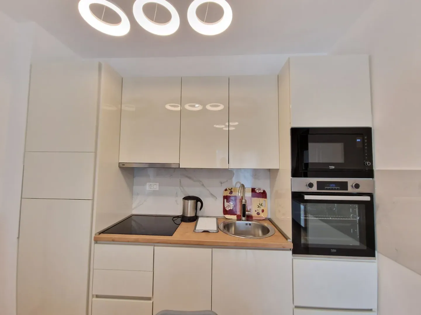 Izdavanje, jednosoban stan, 44m², Bečići, Budva