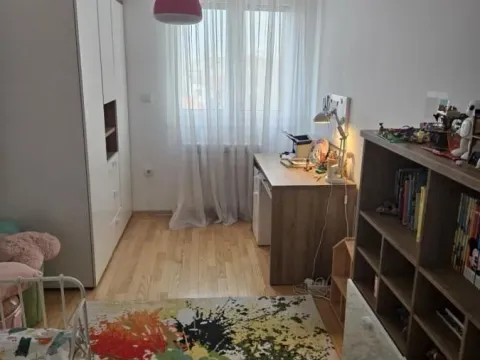 Izdavanje, trosoban stan, 55m², Zemun Cara Dušana, Zemun Sve Podlokacije - image 4