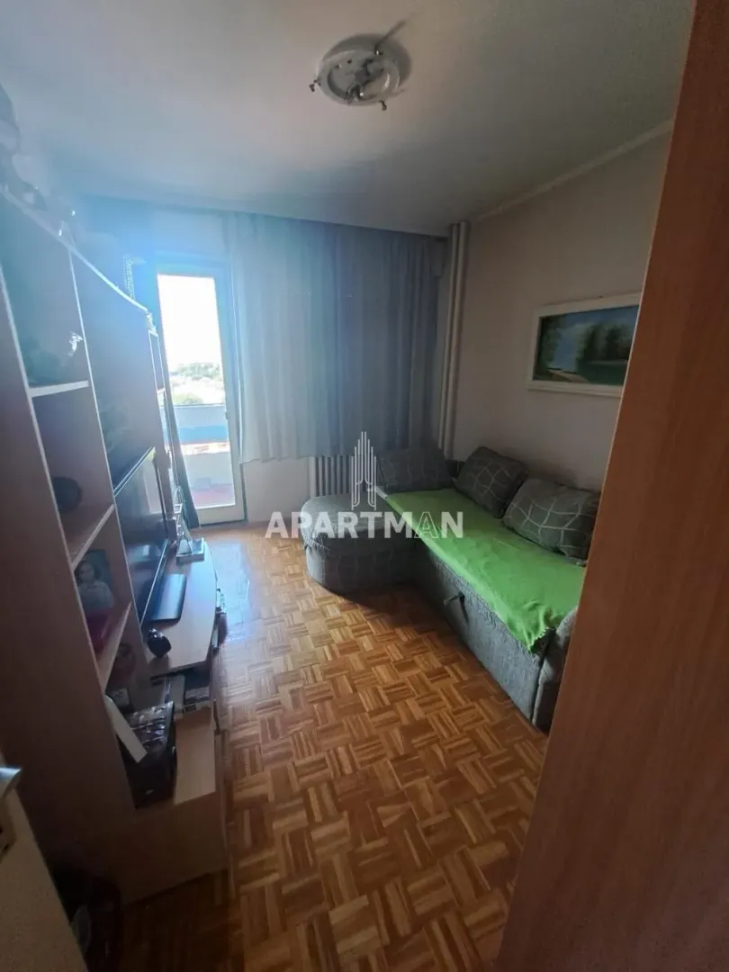 Prodaja, trosoban stan, 77m², Zemun Sve Podlokacije, Beograd