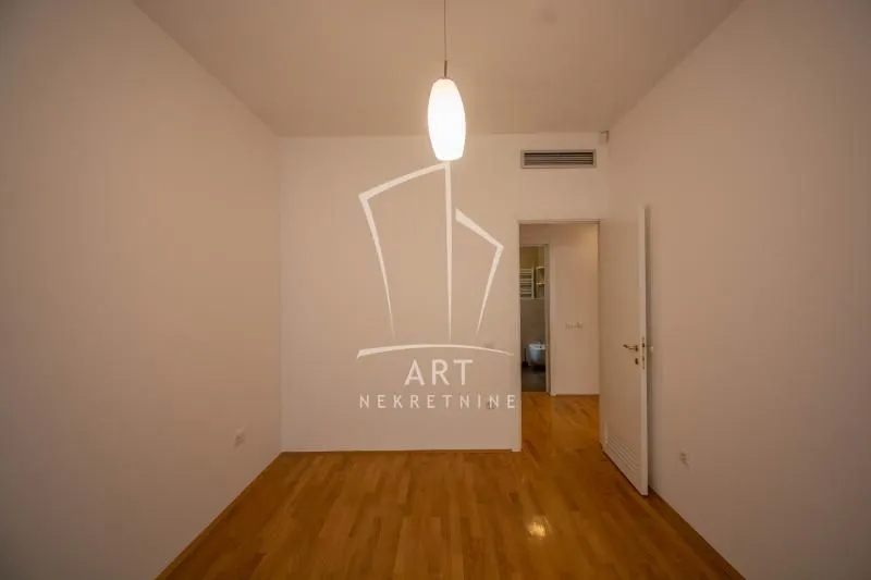 Izdavanje, trosoban stan, 94m², Vračar Hram, Vračar Sve Podlokacije