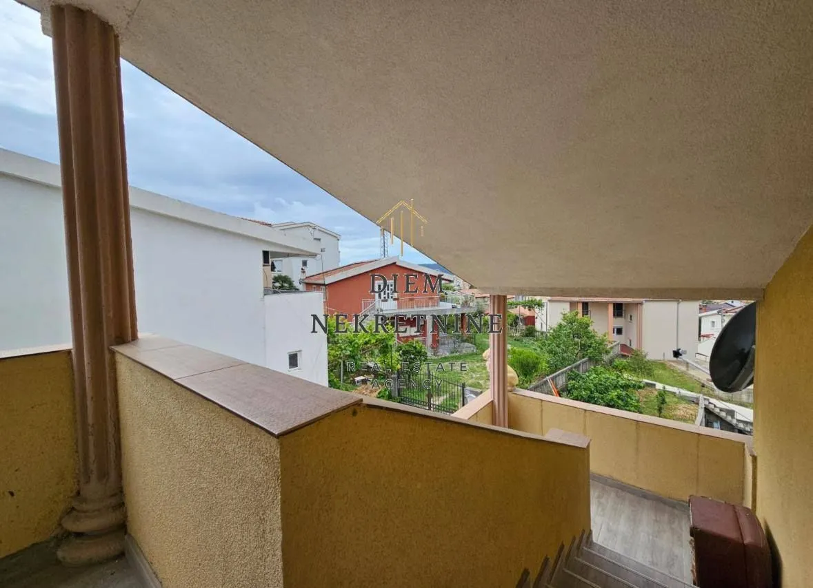 Rent, three bedroom apartment, 100m², Bjeliši, Bar