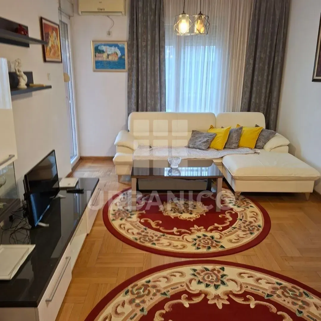 Izdavanje, jednosoban stan, 50m², Krivi Most, Podgorica
