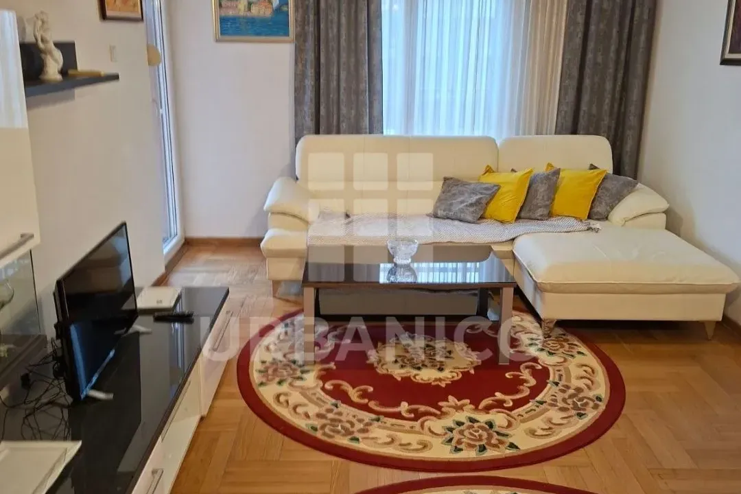 Izdavanje, jednosoban stan, 50m², Krivi Most, Podgorica