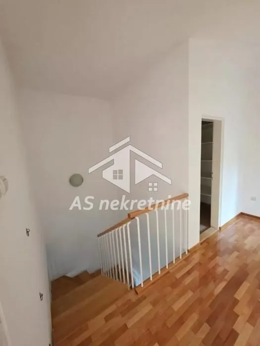 Izdavanje, četvorosoban stan, 104m², Savski Venac, Beograd