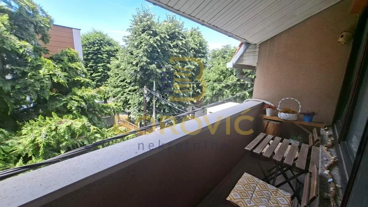 Izdavanje, trosoban stan, 100m², Senjak, Beograd