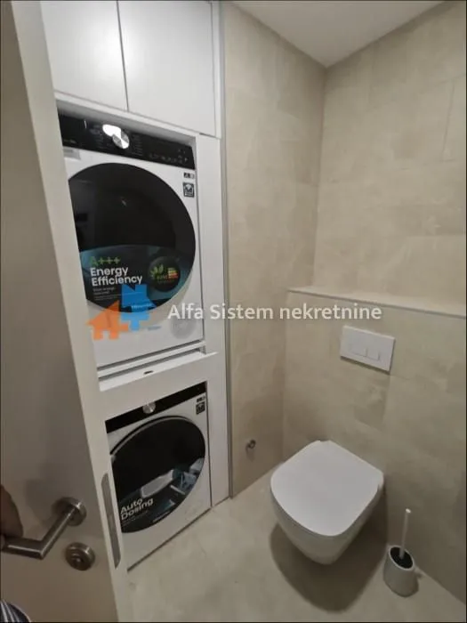 Izdavanje, trosoban stan, 112m², Novi Beograd Blok 65, Novi Beograd Sve Podlokacije