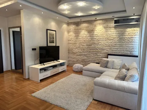 Stan in Zvezdara Sve Podlokacije