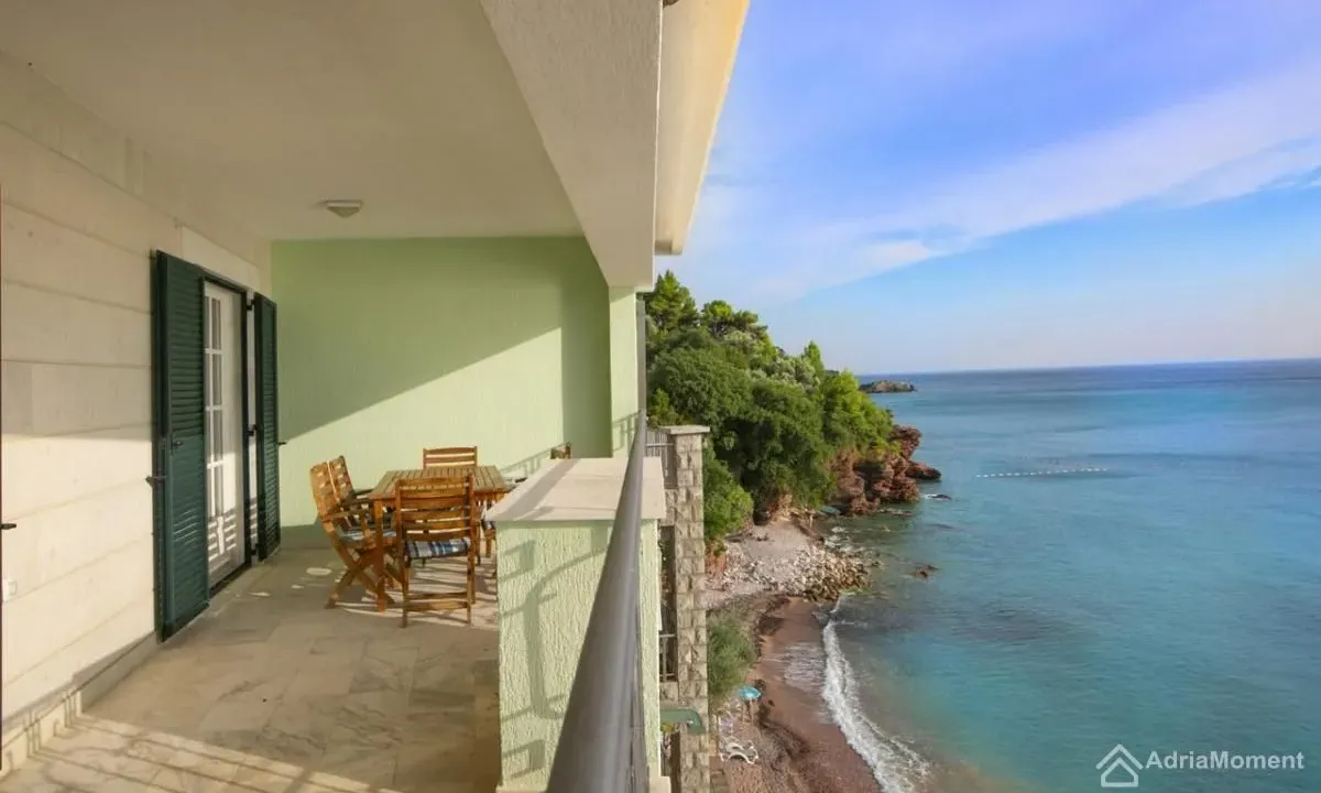 Sale, three bedroom apartment, 90m², Sveti Stefan, Budva